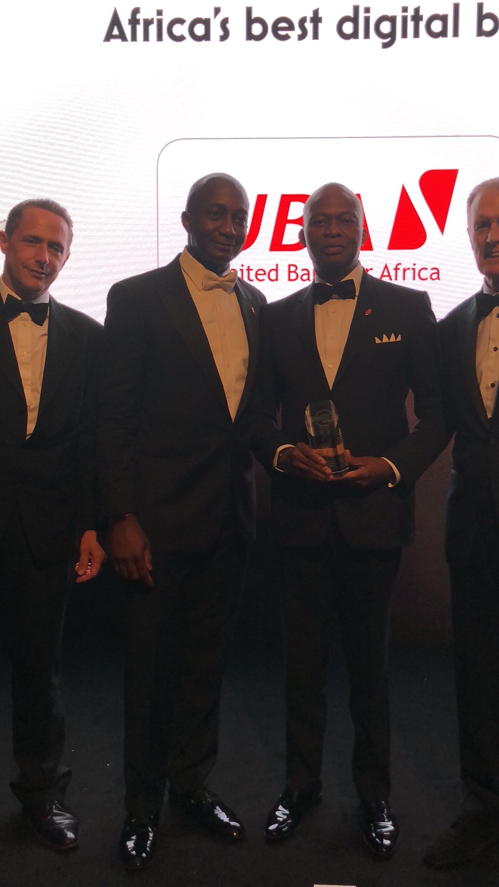 Plus de reconnaissance pour Léo: UBA sacrée meilleure institution de banque numérique en Afrique