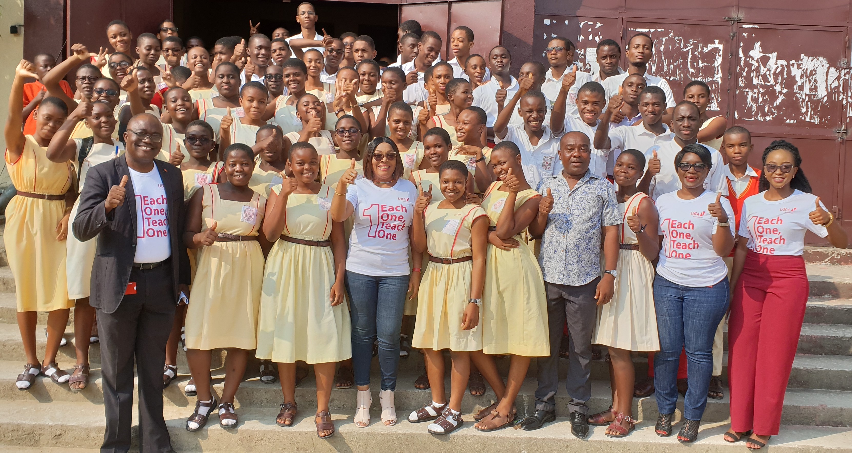 Société : Le personnel d'UBA à travers «Each One, Teach One» redonne du sourire aux communautés