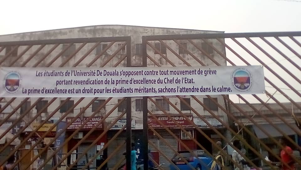 Société : Les étudiants de L'Université de Douala titulaires des primes d'excellence,démentent les rumeurs de grève.